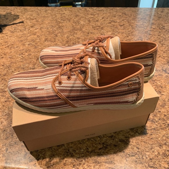 EUC Girls 7 Ugg J I Heart Kai Serape Shoes Striped - Picture 3 of 8